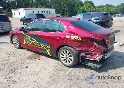 2021 Toyota Camry Le z USA, uszkodzony, nr VIN 4T1C11AK1MU594575